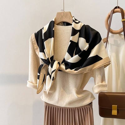 交叉玫瑰新款花絲質方巾3