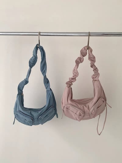 夏季必入！皺褶雲朵單肩包3