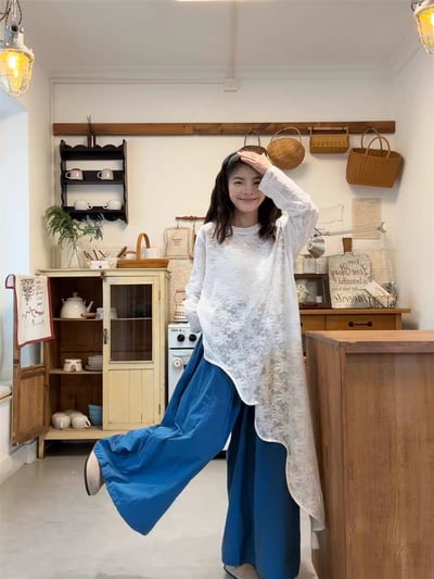 日系復古感不規則下擺蕾絲上衣1