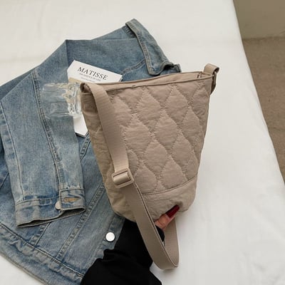 秋冬新款菱格棉感水桶包 小眾溫柔斜背單肩包2