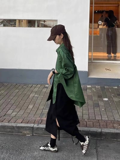 城市街頭的輕鬆率性 設計感凹槽綠色長袖襯衫5