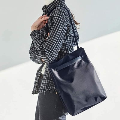 簡約百搭大容量防震防潑水電腦包2