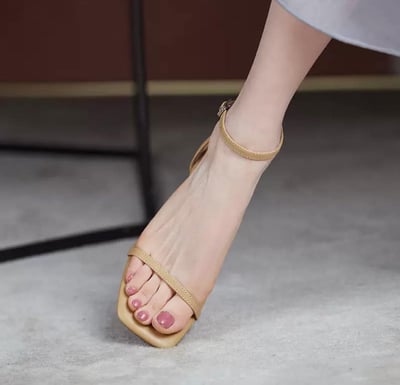 溫柔飄仙氣一字粗跟涼鞋  38現貨免運4