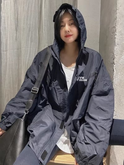 這件真的很可以！ 大尺碼也好穿的秋季寬鬆顯瘦連帽外套5