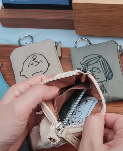 花生漫畫角色刺繡卡包 可伸縮掛鉤掛繩小錢包收納袋8