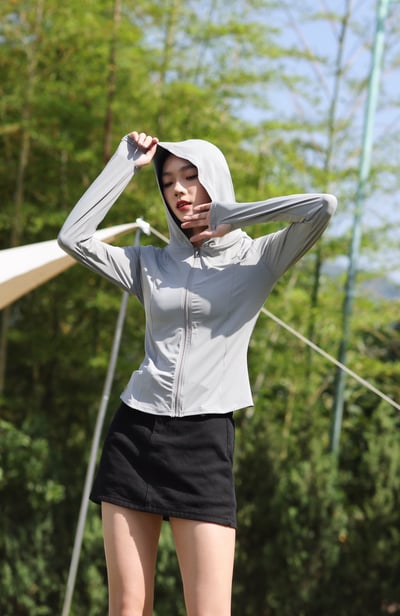 全方位大推款超級親膚涼感外套  白色淺藍色 現貨免運2