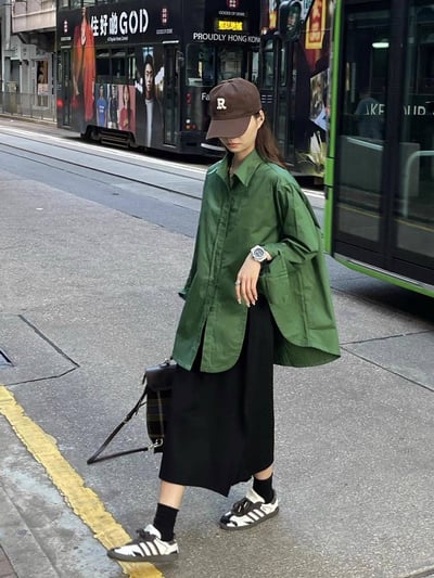 城市街頭的輕鬆率性 設計感凹槽綠色長袖襯衫4