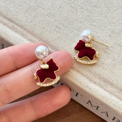 韓系紅色絲絨小馬珍珠耳環1