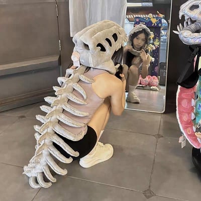 交換禮物 霸氣上身 恐龍空骨架穿戴玩偶 可背可躺毛絨公仔2