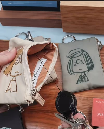 花生漫畫角色刺繡卡包 可伸縮掛鉤掛繩小錢包收納袋10