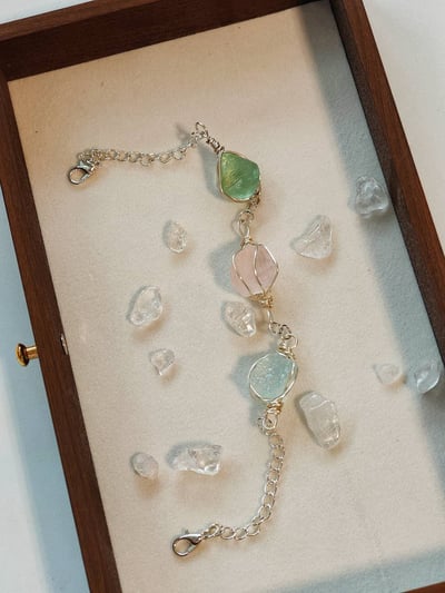 綠螢石 × 粉水晶 × 海藍寶 手工纏繞線原石手鍊3