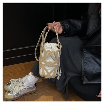 小眾設計感鏤空圓桶抽繩斜背包 輕巧百搭水桶包11