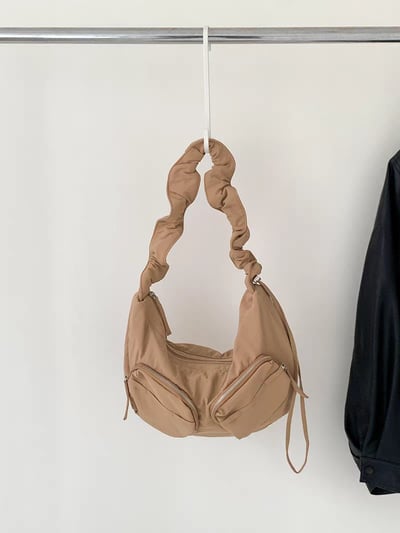 夏季必入！皺褶雲朵單肩包4