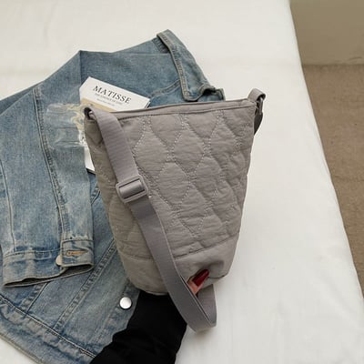 秋冬新款菱格棉感水桶包 小眾溫柔斜背單肩包3