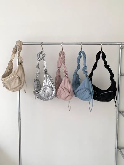 夏季必入！皺褶雲朵單肩包2