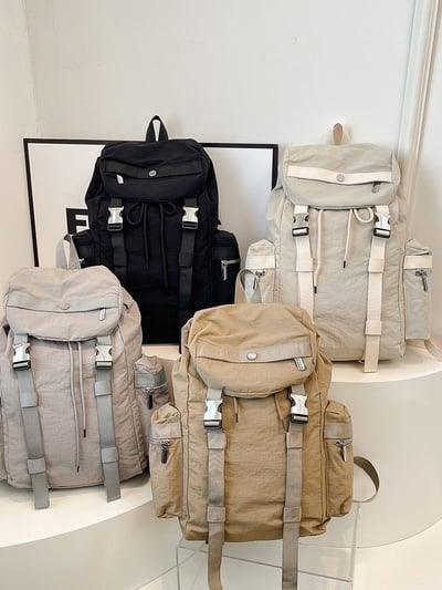 【輕便大容量．出遊首選】 特製款尼龍多口袋雙肩包4色可選1