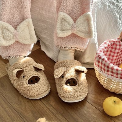 買一送一  小豬造型情侶保暖毛毛拖鞋5