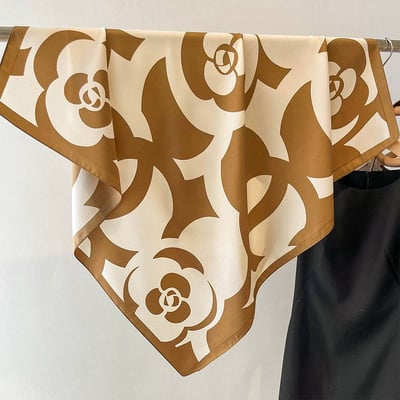 交叉玫瑰新款花絲質方巾4