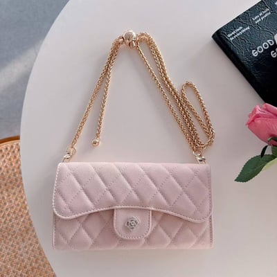 剛下線最新款時髦精必收  魚子醬皮革山茶花手機斜背包4