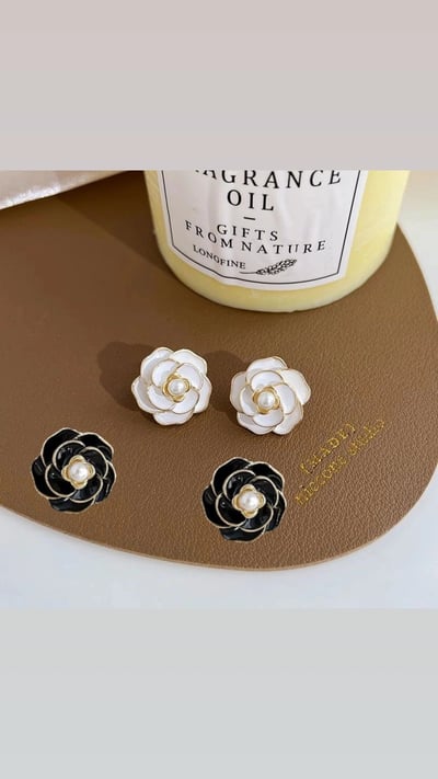 女王專屬  溫柔法式復古金屬鑲鑽玫瑰珍珠項鍊 加氣質珍珠山茶花耳環套組3