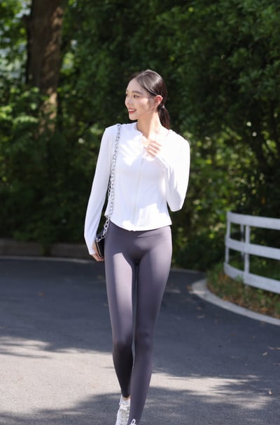 全方位大推款超級親膚涼感外套  白色淺藍色 現貨免運3