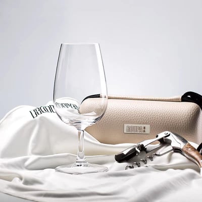 我不是酒鬼只是隨時想喝 攜帶型皮套高腳紅酒杯2