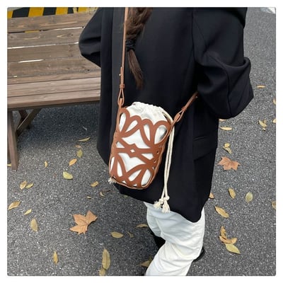 小眾設計感鏤空圓桶抽繩斜背包 輕巧百搭水桶包5