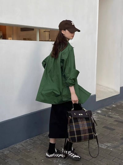 城市街頭的輕鬆率性 設計感凹槽綠色長袖襯衫3