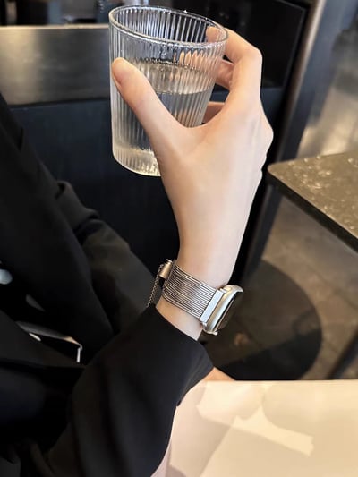 流蘇設計感金屬蘋果錶帶2