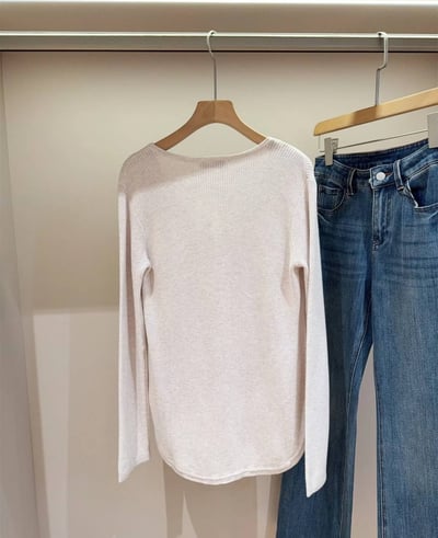 極簡秋日必備 V領弧度針織衫4