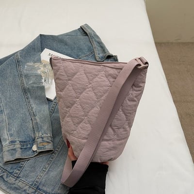秋冬新款菱格棉感水桶包 小眾溫柔斜背單肩包5
