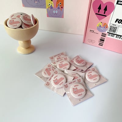 霧面徽章 | 粉色雪莉熊2