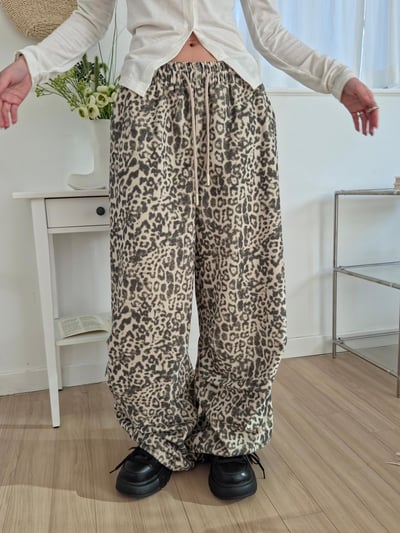 穿過都會買的豹紋落地寬褲1color8