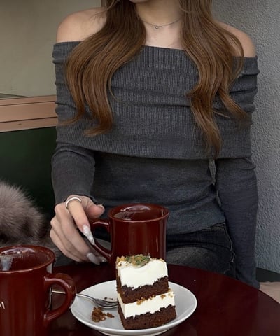 露肩一字領軟綿綿長T 2colors1