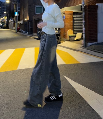 低腰側邊抓摺落地牛仔寬褲 2colors4