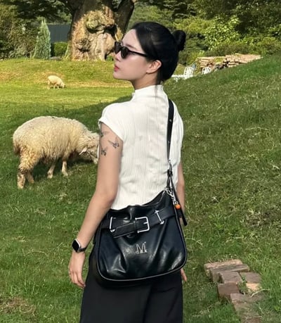 Mucent ღ 金屬LOGO皮釦肩背包4