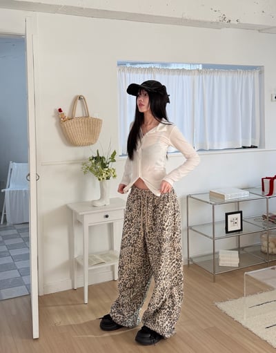 穿過都會買的豹紋落地寬褲1color3