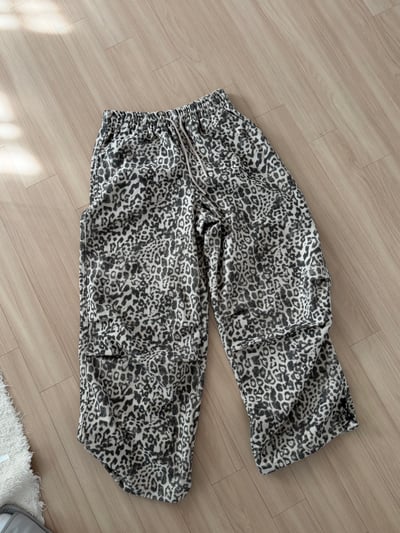 穿過都會買的豹紋落地寬褲1color1