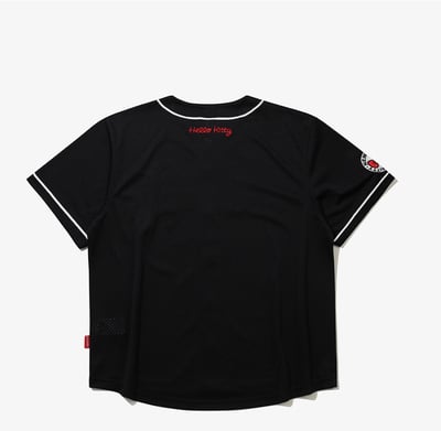 NEW ERA x HELLO KITTY BASEBALL JERSEY5
