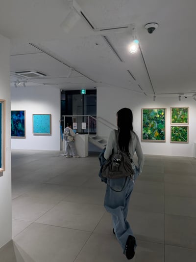 低腰側邊抓摺落地牛仔寬褲 2colors10