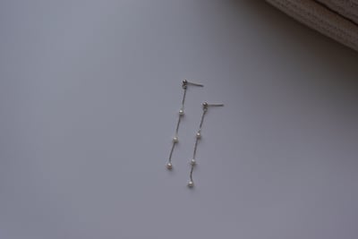 珍珠間隔純銀耳環 S9252