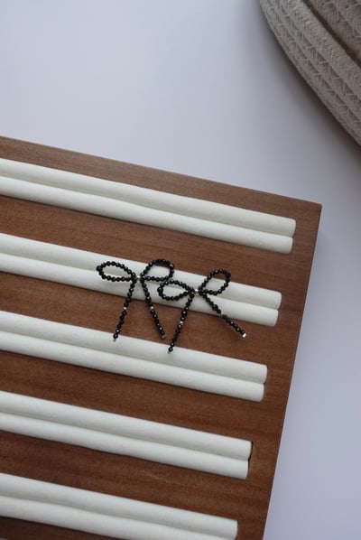 黑尖晶石蝴蝶結耳環 S9253