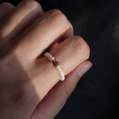 細扁珍珠 方塊天然石彈性珠戒 14KGF14