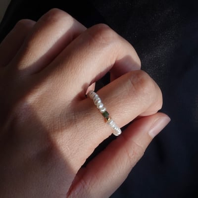 細扁珍珠 方塊天然石彈性珠戒 14KGF12