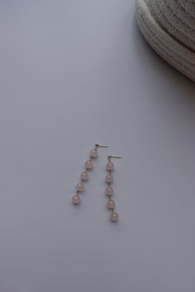 連續垂墜粉水晶耳環 S9251