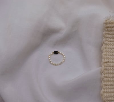 橢圓珍珠 天然石彈性珠戒 14KGF5