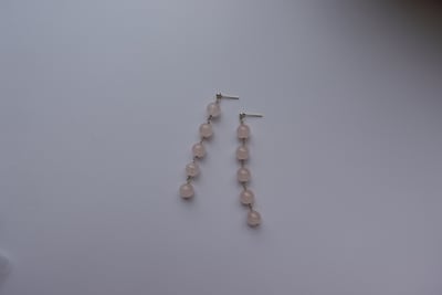 連續垂墜粉水晶耳環 S9252