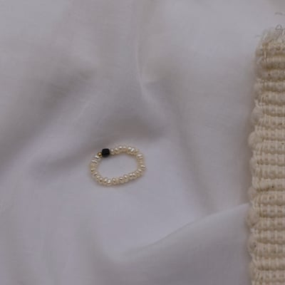 細扁珍珠 方塊天然石彈性珠戒 14KGF6