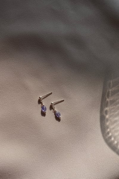 單顆橢圓坦桑石耳環 S9252