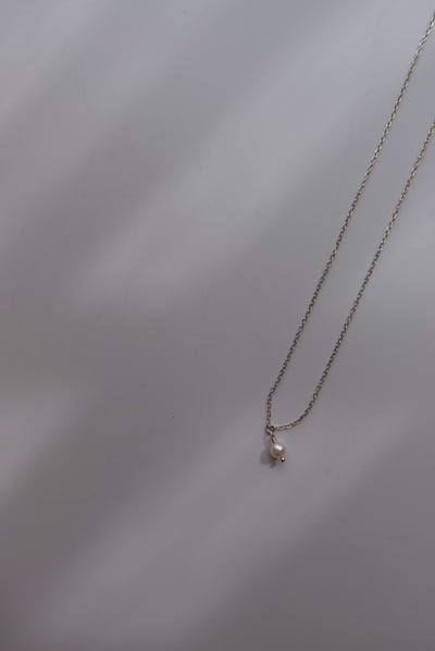 單顆垂墜小珍珠項鍊 S9252